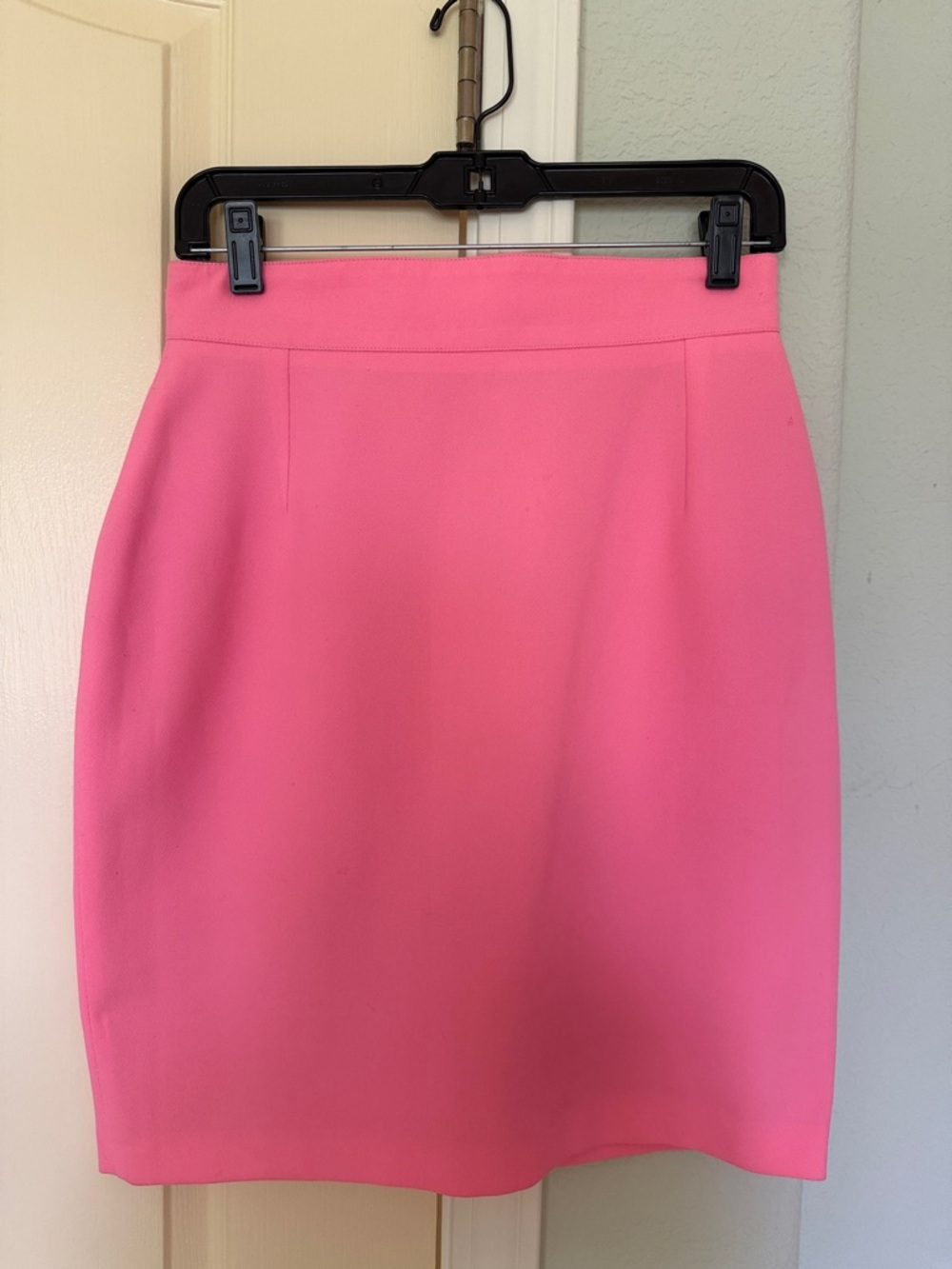 VERTIGO Made in France hot pink skirt.